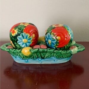 floral salt and pepper shakers - made in Japan - includes tray FLAWLESS​​​